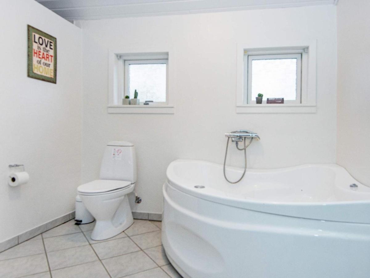 Holiday Home Lyngvej IV Fjerbaek Bagian luar foto
